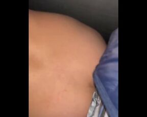 un rapidín en el baño de la amiga